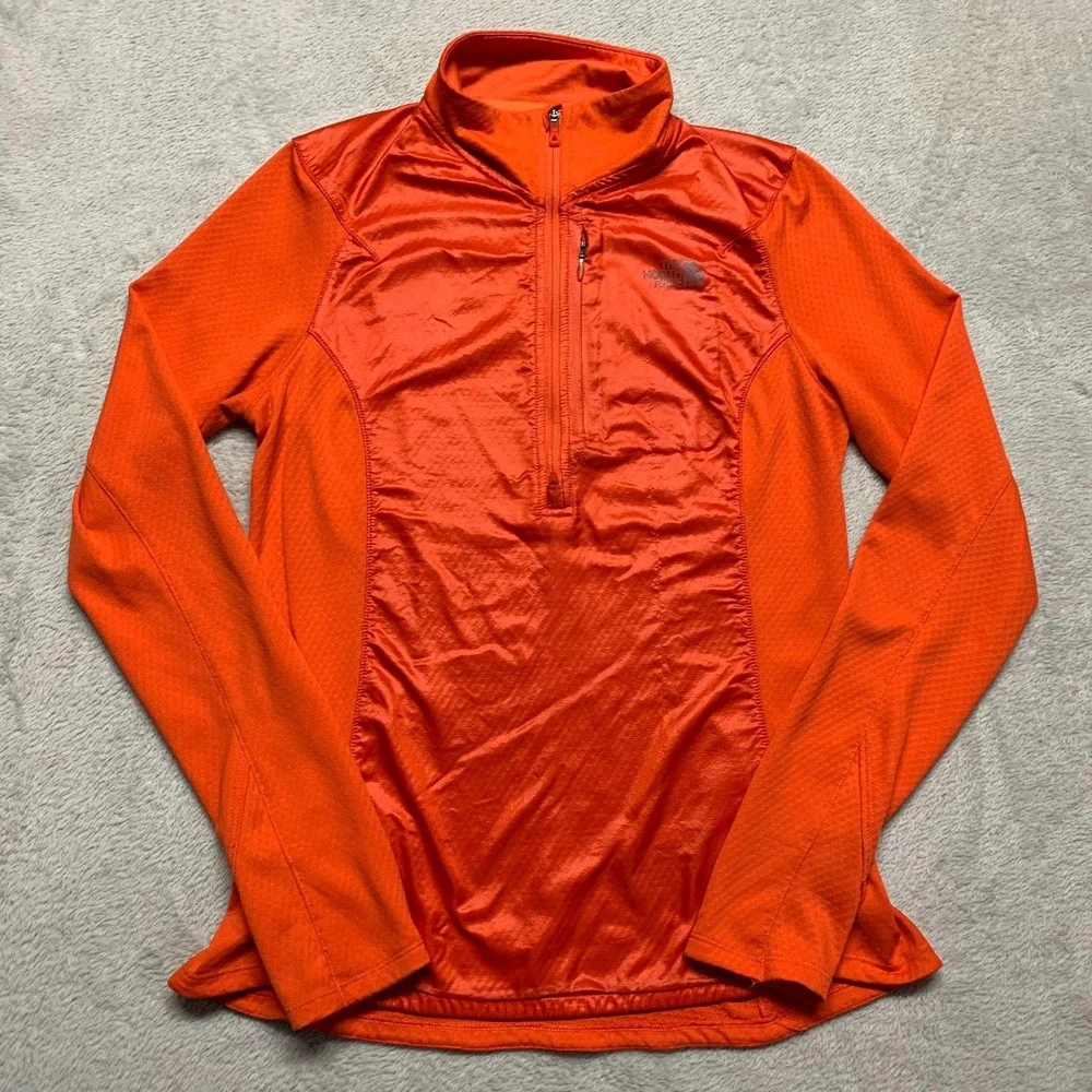 The North Face Women's S Fire Red Brave the Cold Wind 1/2 Zip Flashdry Pullover